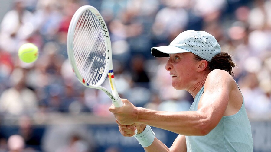 Iga Swiatek viene de atrás y elimina a María Sákkari para pasar a octavos de final en Cincinnati