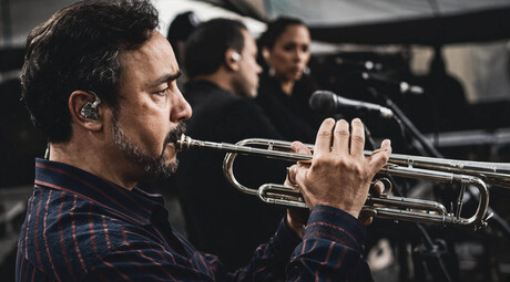 Ángel Fernández regresa a sus raíces con “La misma canción, Vol. 1”