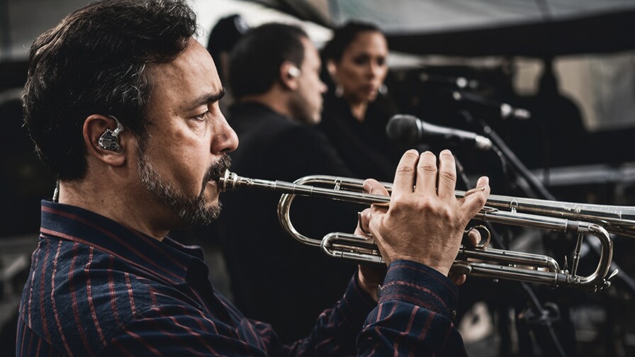 Ángel Fernández regresa a sus raíces con “La misma canción, Vol. 1” Ángel Fernández regresa a sus raíces con “La misma canción, Vol. 1”