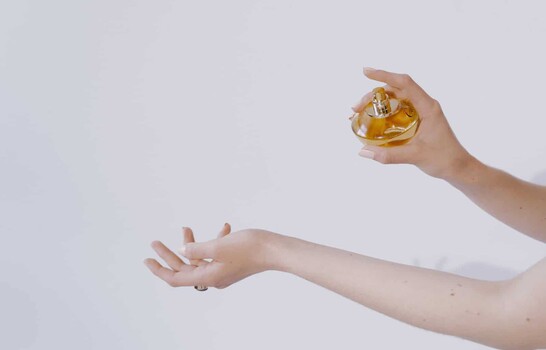 Aromas dulces en verano: cómo escoger un perfume sin saturarnos