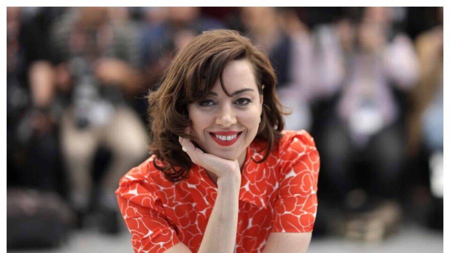Aubrey Plaza da la bienvenida a su primer hijo, un año después del suicidio de su esposo