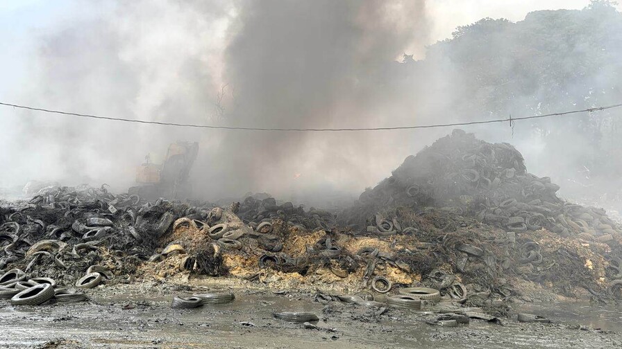 Incendio de vertedero y apagones agravan situación de residentes de Cancino Adentro Incendio de vertedero y apagones agravan situación de residentes de Cancino Adentro