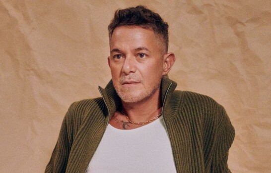Alejandro Sanz y Eden Muñoz unen sus voces en “Yo era poesía”