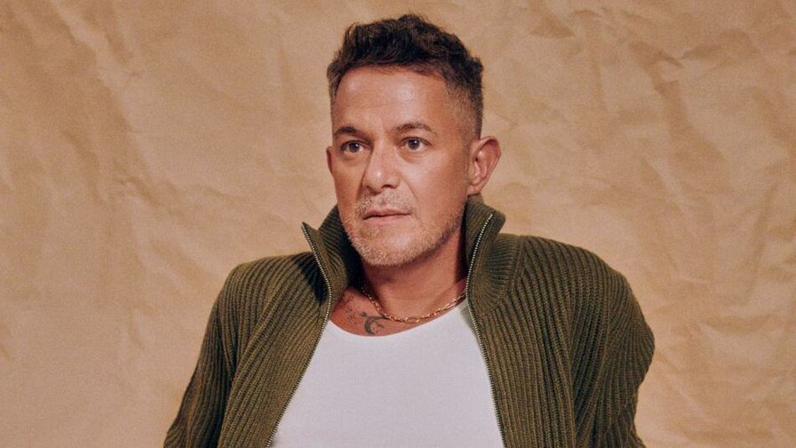 Alejandro Sanz y Eden Muñoz unen sus voces en “Yo era poesía”