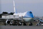Trump desata polémica al usar como señuelo un avión con periodistas ante una amenaza iraní