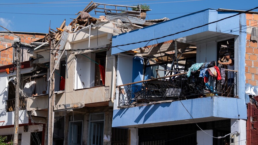 Al menos 132 muertos y 570 heridos deja el terremoto de magnitud 7.4 en Colombia