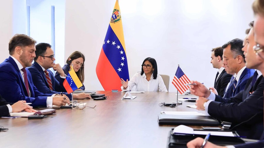 Delcy Rodríguez se reúne en Caracas con delegación del Departamento del Tesoro de EE. UU.