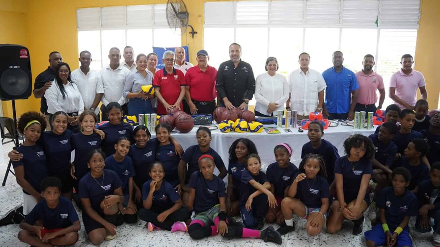 Inefi remoza canchas en Hato Mayor