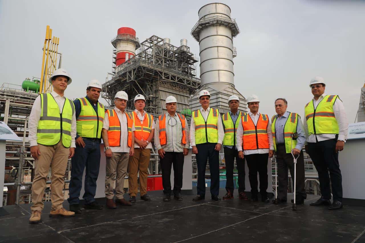 Presidente Abinader visita construcción Central Termoeléctrica Generadora San Felipe Andrés I que aportará 467 MW al sistema eléctrico.