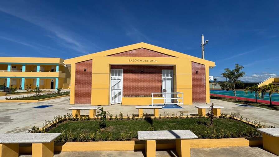 Minerd incorpora más de 1,200 aulas nuevas para el año escolar 2026-2027