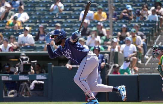 Junior Caminero aporta dos hits y una empujada para que los Rays cierren con 9-0 en la costa oeste
