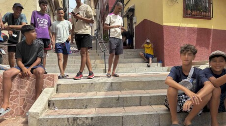 España cifra en 5,000 los migrantes que siguen en Ceuta tras la entrada masiva