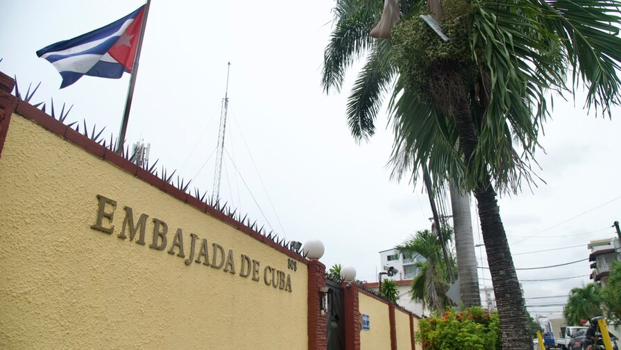 Frente Amplio rechaza salida de diplomáticos cubanos y exige al Gobierno explicar las razones Frente Amplio rechaza salida de diplomáticos cubanos y exige al Gobierno explicar las razones