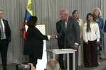 Gobierno y oposición en Venezuela pactan reforma judicial y recuperar oro retenido en Londres Gobierno y oposición en Venezuela pactan reforma judicial y recuperar oro retenido en Londres