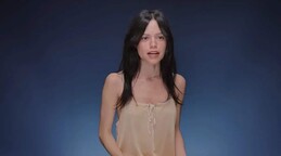 Jenna Ortega reaparece y su delgadez genera preocupación entre sus seguidores