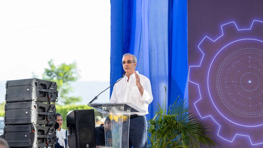 Abinader pide a agricultores tecnificarse para reducir dependencia de mano de obra extranjera