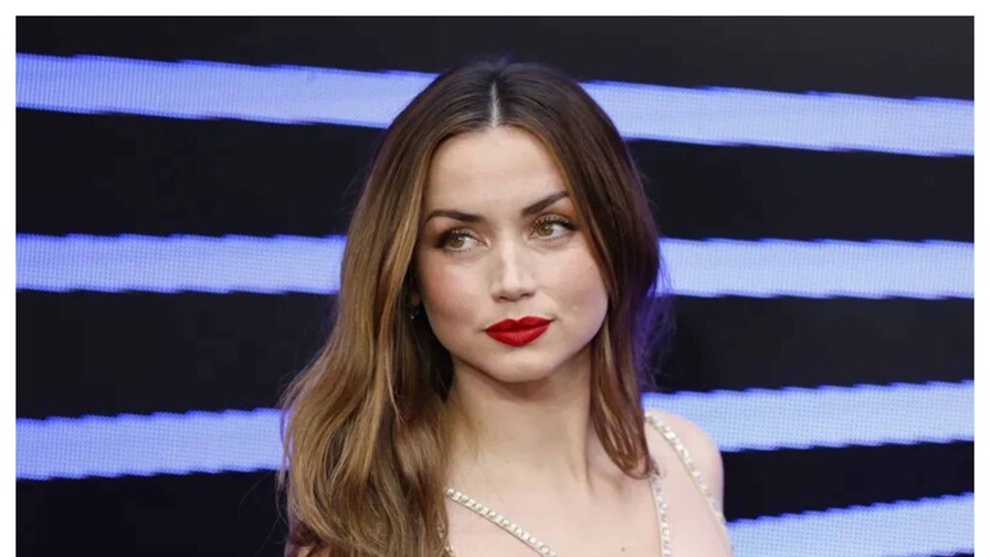 Romance confirmado: Ana de Armas y el vocalista de Rawayana son captados besándose durante escapada