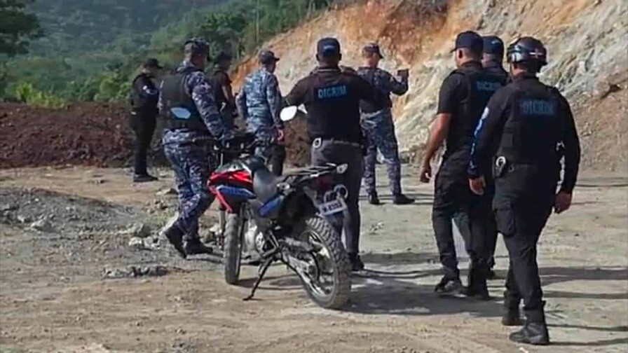 Hallan persona calcinada junto a un vehículo en una mina de La Vega