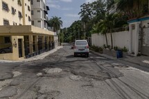 “Como una torta de casabe”: esperan reparación de calle afectada por lluvias en Don Honorio