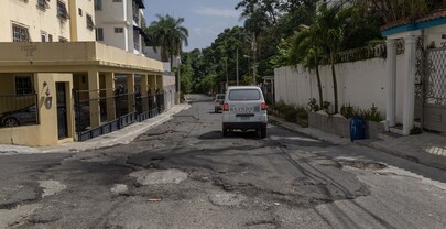 “Como una torta de casabe”: esperan reparación de calle afectada por lluvias en Don Honorio