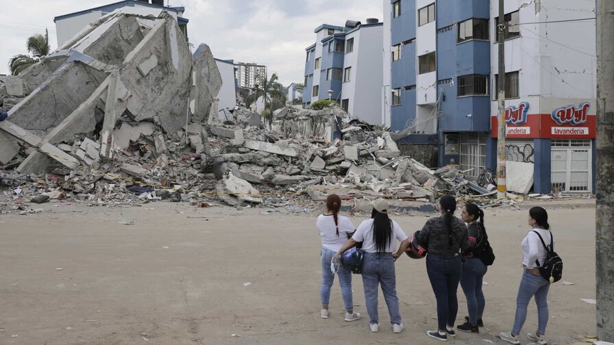 Aumenta a 294 el número de muertos y a 320 el de desaparecidos por terremoto en Colombia Aumenta a 294 el número de muertos y a 320 el de desaparecidos por terremoto en Colombia