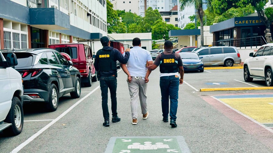 DNCD detiene a un hombre con 11 paquetes de presunta marihuana en Villa Juana DNCD detiene a un hombre con 11 paquetes de presunta marihuana en Villa Juana