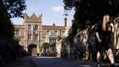 Encuentran muerto a un exprofesor de Cambridge envuelto en una sonada polémica por plagio