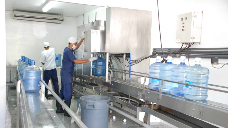 Agua de botellón: análisis revela diferencias entre grandes y pequeñas purificadoras