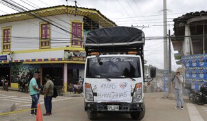 Los vehículos de Ayuda humanitaria toman las carreteras de Colombia ante la tragedia