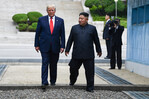 Trump ordena reducir ejercicios militares con Corea del Sur e insinúa contactos con el Norte