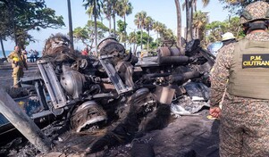 Dos muertos tras choque e incendio de un tanquero en la avenida George Washington