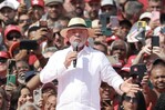 Lula y Flávio Bolsonaro arrancan la campaña electoral de Brasil con la seguridad como bandera