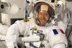 La astronauta francesa Sophie Adenot concluye con éxito su primera caminata espacial