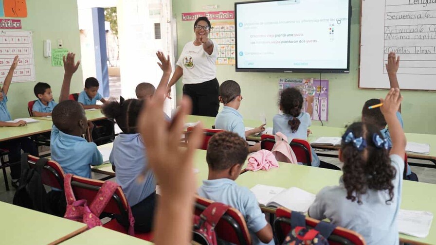 Minerd afirma que más de 400 mil familias recibieron el Bono a Mil para este año escolar