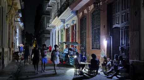 Embajador chino dice que Pekín no se queda de brazos cruzados ante la crisis en Cuba