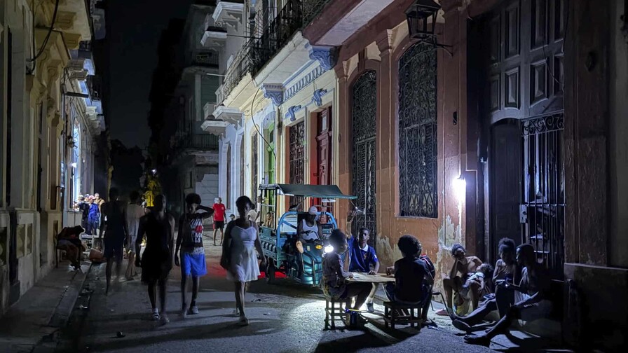 Embajador chino dice que Pekín no se queda de brazos cruzados ante la crisis en Cuba