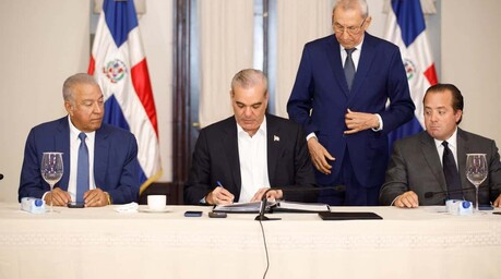 El Gobierno emite títulos de propiedad de seis terrenos en dos parques nacionales
