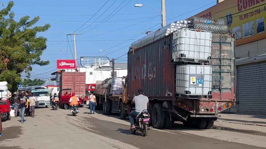 Denuncian en Dajabón que cargas destinadas a Haití terminan vendiéndose en RD