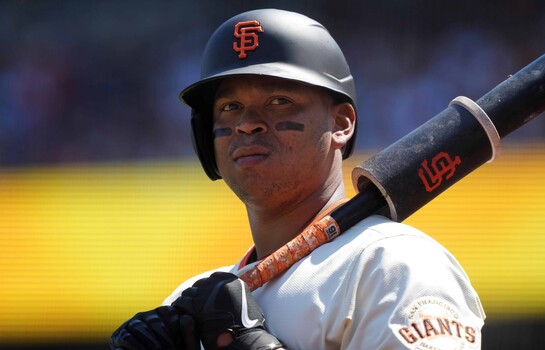 Rafael Devers regresa al Fenway Park con dos realidades distintas