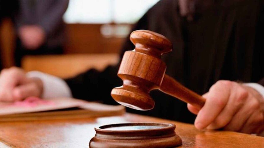 Entre la motivación de derecho y la mora judicial Entre la motivación de derecho y la mora judicial