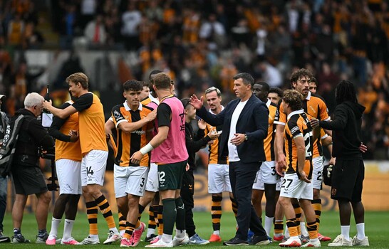 Manchester United resbala de entrada ante el recién ascendido Hull