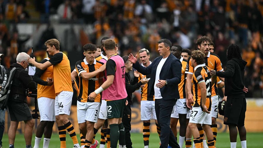 Manchester United resbala de entrada ante el recién ascendido Hull