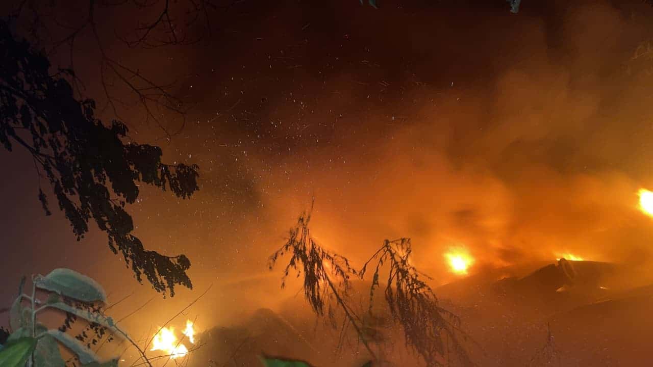 Fotos del incendio cedidas por El Cuerpo de Bomberos de Santiago.