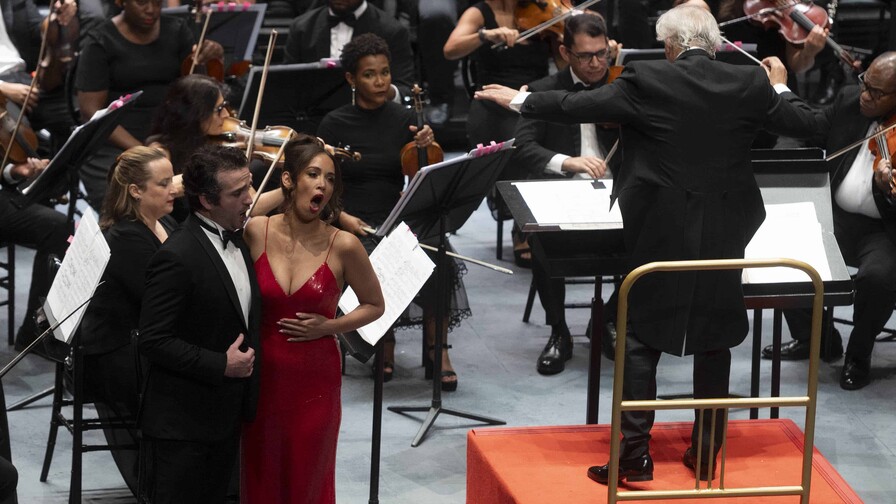 Gala de Grandes Intérpretes conquista al público con las voces de Nadine Sierra y Xabier Anduaga