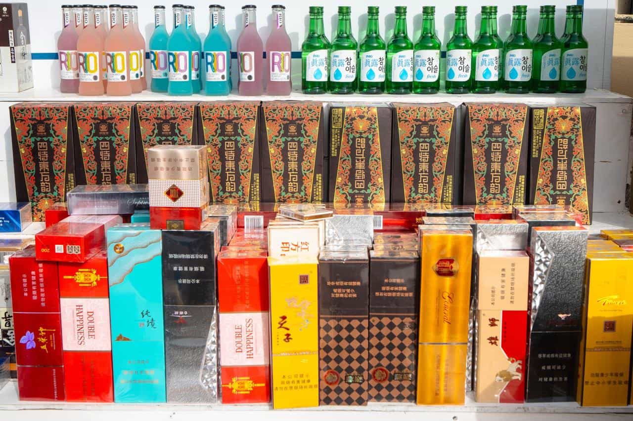 Parte de los productos incautados en comercio chino en Villa Consuelo.