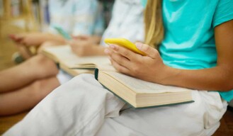 Un colegio dominicano demostró que las aulas son mejores sin celular