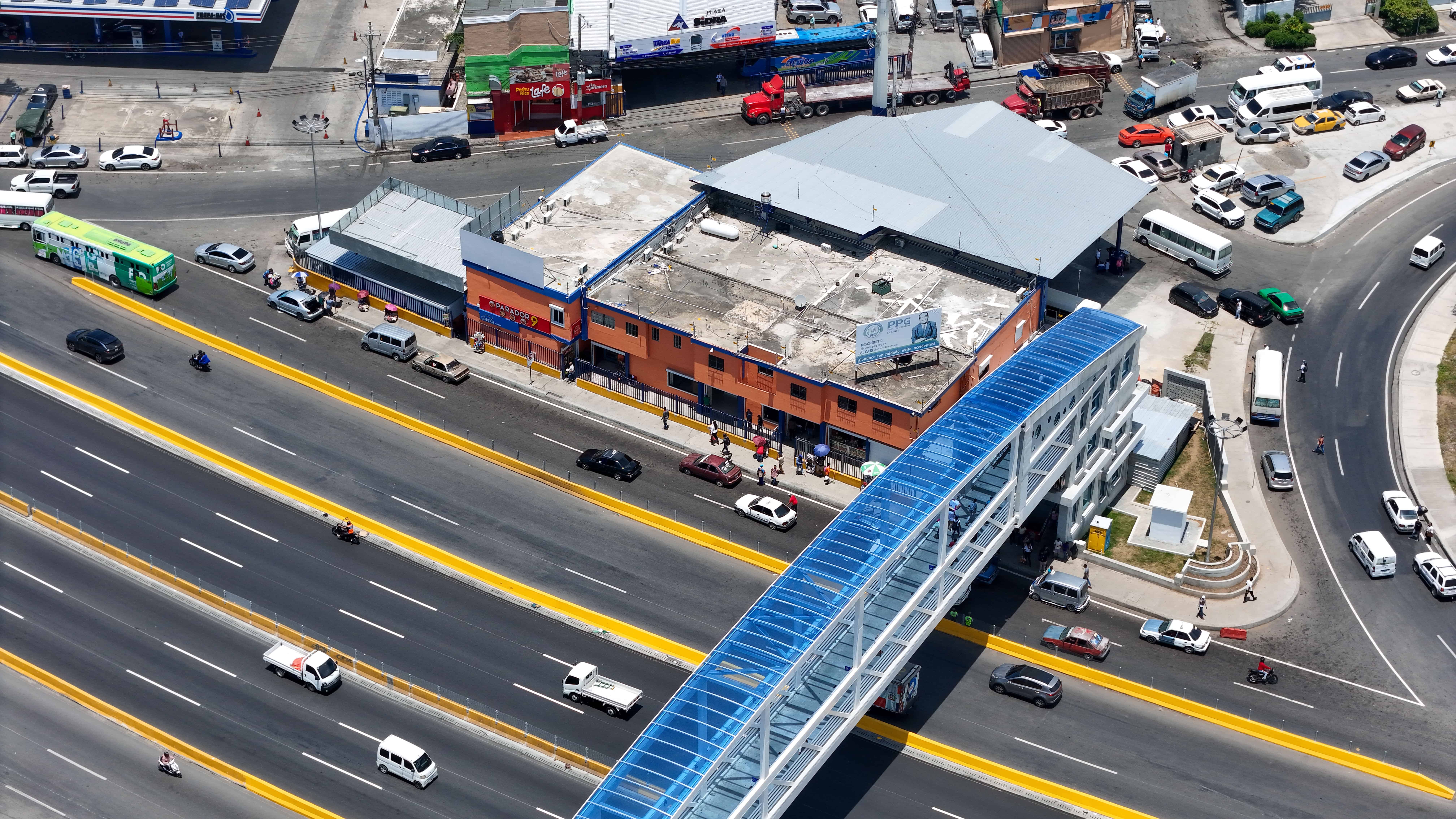 El peatonal del kilómetro 9 es el más moderno del país.