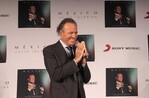 Julio Iglesias despide a Dolly Parton y recuerda la “suerte” de cantar junto a ella