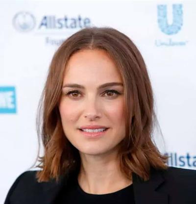 Novela de Rachel Cusk desata polémica por supuesto retrato de Natalie Portman