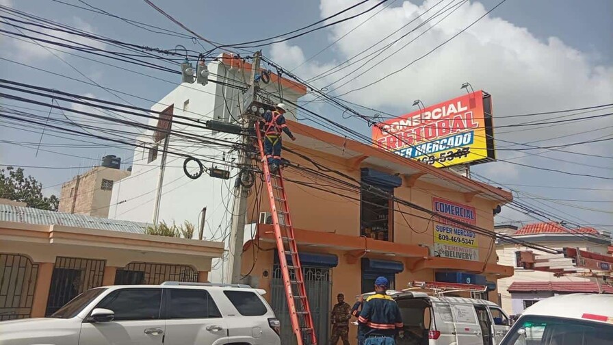 Edeeste inicia instalación de 145,000 medidores inteligentes